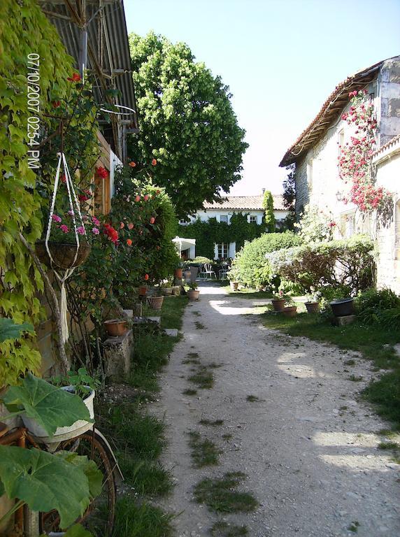 Bed and Breakfast A L'Antan - La Ferme D'Octave Saint-Hilaire-de-Villefranche Zewnętrze zdjęcie